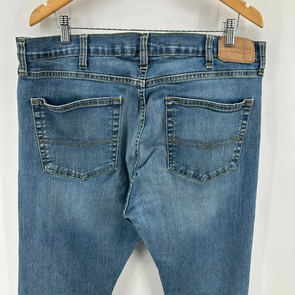 Levis ***small hole